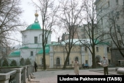 Храм Бессеребренников Косьмы и Дамиана в Шубине находится в центре Москвы.