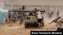 Бойцы армии Правительства национального согласия во время боев под Триполи. Май 2019