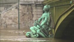 Наводнение в Париже пошло на убыль