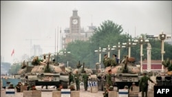 Танки Народно-освободительной армии Китая на подступах к площади Тяньаньмэнь, июнь 1989 года