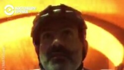 Премьер Армении едет на велосипеде по городу, а за ним едет кортеж