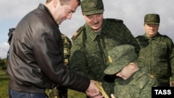Дмитрий Медведев и Александр Лукашенко с пятилетним сыном Николаем