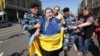 Задержание женщины с украинским флагом в Москве, 1 мая 2014 года