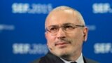 Ходорковский: "Путин нарушает Конституцию, на которую будет возлагать руку"