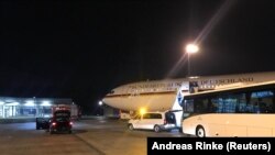 Самолет Ангелы Меркель после экстренной посадки в Кельне