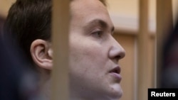 Надежда Савченко на слушаниях в суде, ноябрь 2014 г 