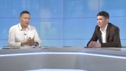 Майор Айбек Камчыбеков (слева) и старший лейтенант Марлис Осмонбеков во время интервью киргизской службе Радио Свобода
