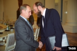 Банкир Сергей Пугачев с президентом России Владимиром Путиным, 2000 год