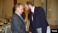 Президент России Владимир Путин и основатель Межпромбанка Сергей Пугачев в 2000 году 