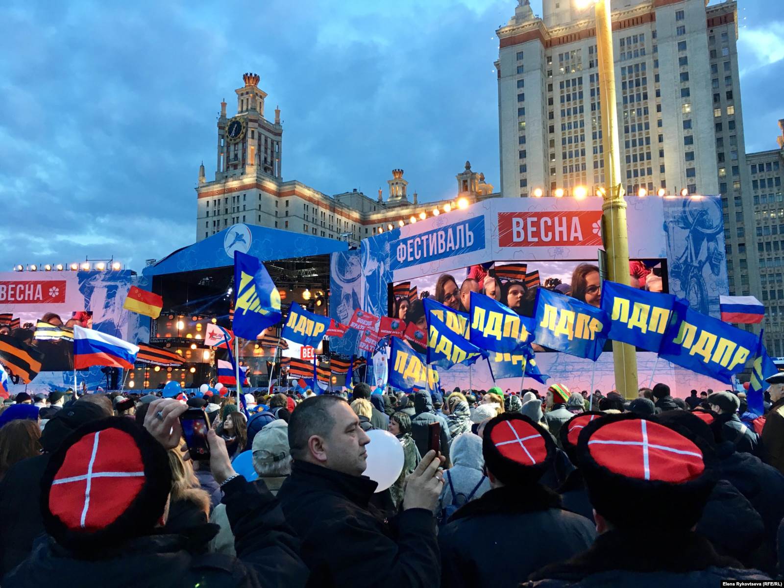 Митинг-концерт "Весна" на Воробьевых горах, 18 марта 2017 года. Фото: RFE/RL