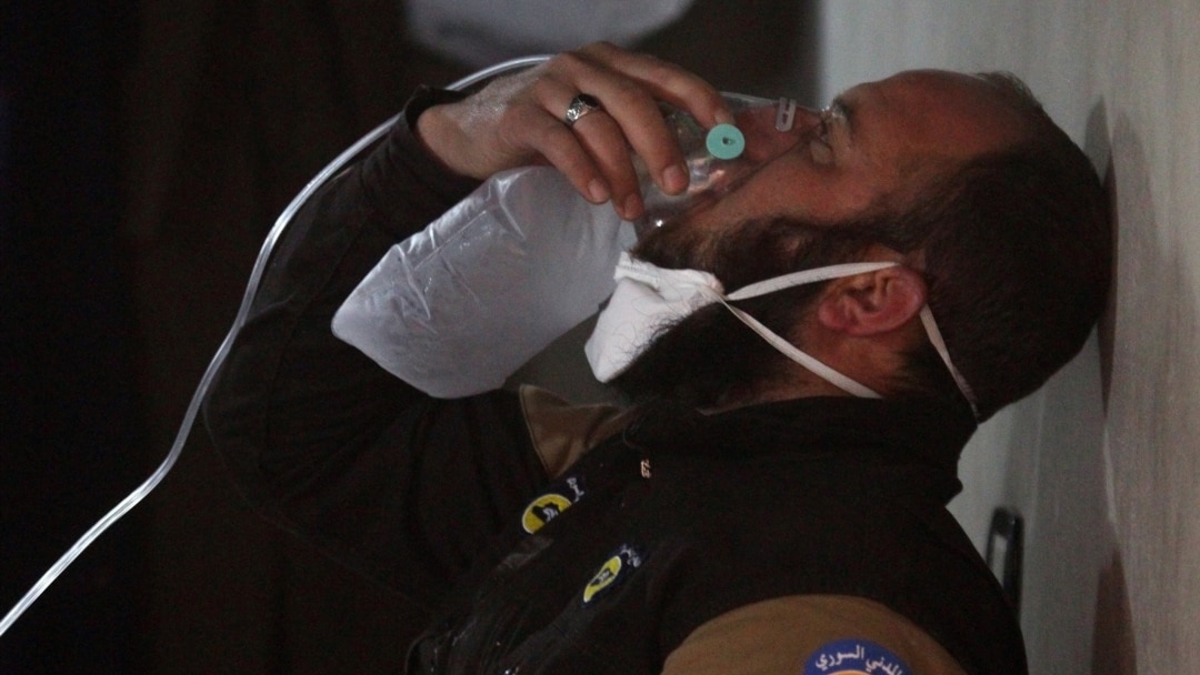 Результат пошуку зображень за запитом "Войска Асада устроили химическую атаку на повстанцев близ Дамаска"