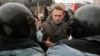 "Власти в истерике". Почему в отношении Навального завели уголовное дело о хищении в особо крупном размере