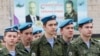 Минобороны России заявило, что в армии "полностью искоренена" дедовщина