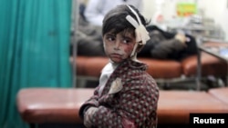 Раненый мальчик в полевом госпитале в окрестностях Дамаска, 22 апреля 2015 года