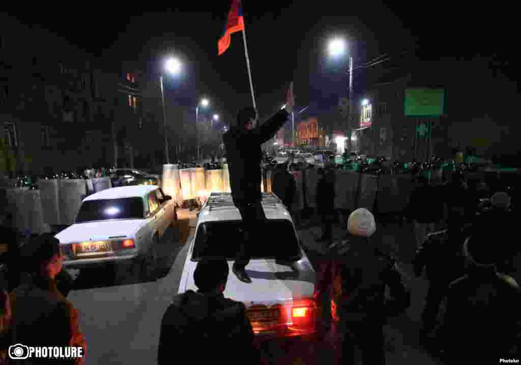 Армения - Столкновения между протестующими и полицией в Гюмри, 15 января 2015 г.