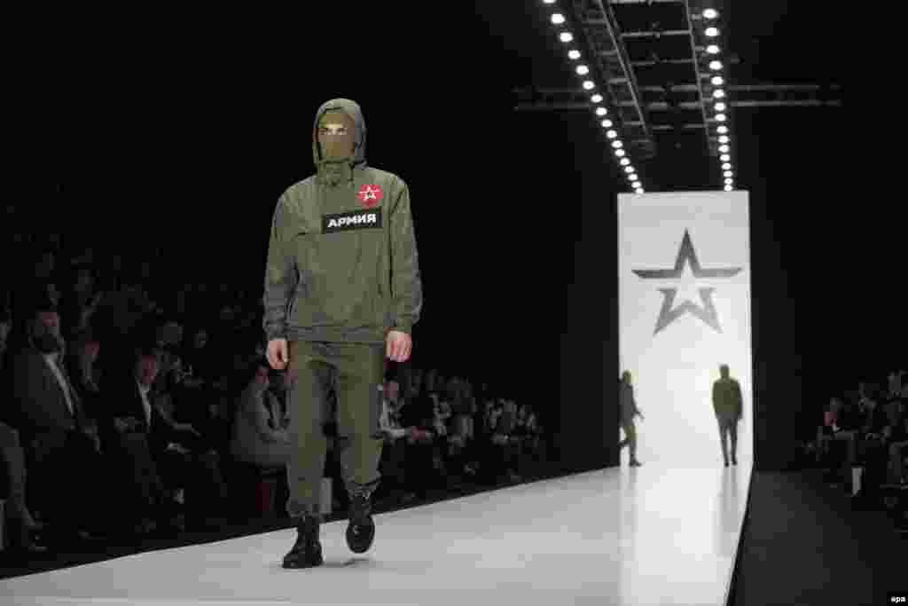 Неделя моды в Москве: показ коллекции дизайн-бюро Министерства обороны России, создавшего бренд &quot;Армия России&quot;
