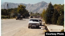 Дорога между Баткеном (Кыргызстан) и Исфарой (Таджикистан) 