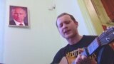 "Не идем вперед". Иркутянин снял клип о чудотворной силе портрета Путина