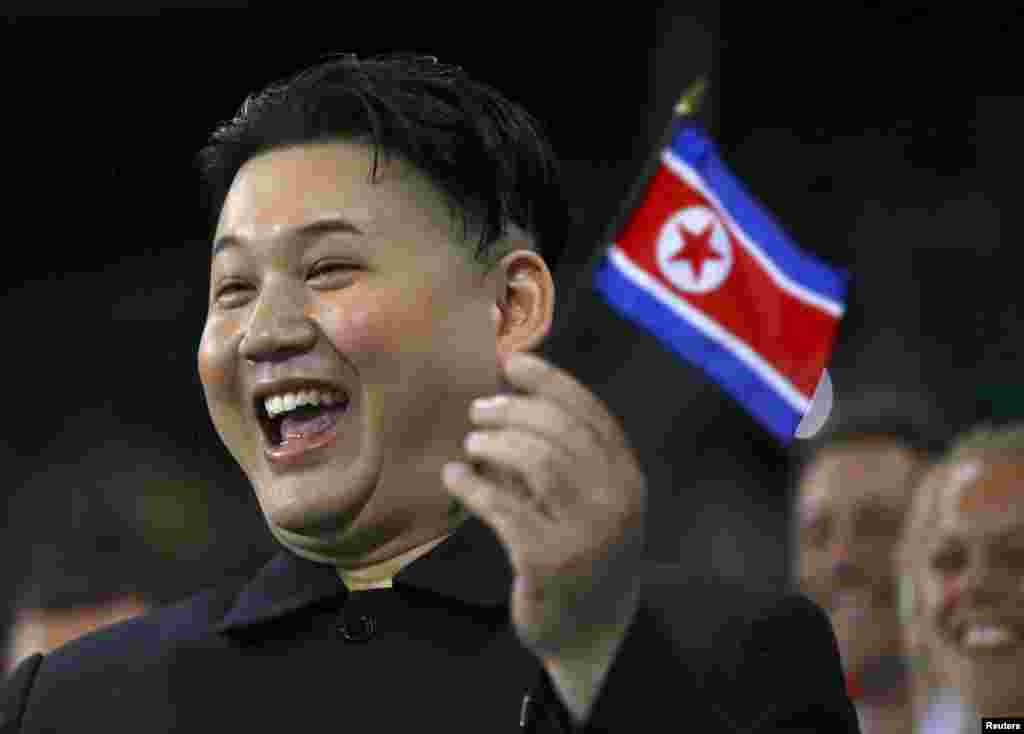 А на трибунах нашли двойника северо-корейского лидера Ким Чен Ына