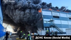 Пожар на складе в Киевской области