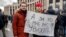 Акция протеста против закона о неуважении власти и за свободный интернет на проспекте Сахарова в Москве, март 2019 года