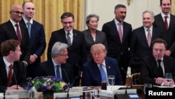 Президент США Дональд Трамп на встрече в Белом доме 