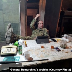 Демурчиев на рабочем месте (фото из архива переписок)