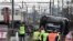 Полиция и спасатели на месте аварии поезда
