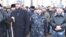 Сцена публичного унижения родственника одного из предполагаемых боевиков в селе Пригородное, показанная по телевидению Чечни