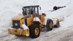 Главная дорога Таджикистана завалена снегом, страну разрезало пополам
