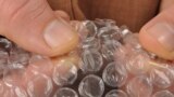Погонный метр пузырьков счастья: бизнесмен продакет упаковочный материал под видом антистрессовой терапии