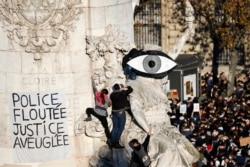 Протесты в Париже против закона о слежке