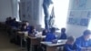 В тюменской школе учеников во время урока взяли в заложники, чтобы "показать, как вести себя во время теракта"