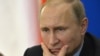 Путин приказал из-за кризиса урезать зарплаты в Кремле на 10%