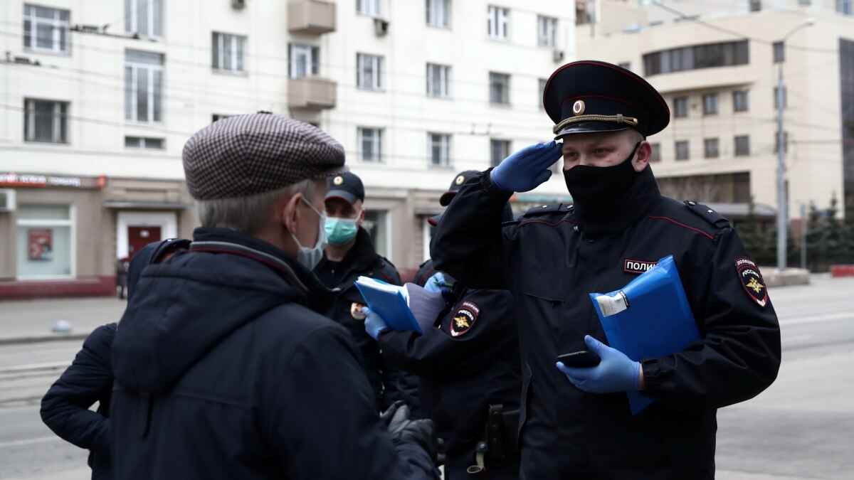 Шли в магазин, с работы и в гараж за соленьями. Как в Москве задерживают  людей за нарушение самоизоляции