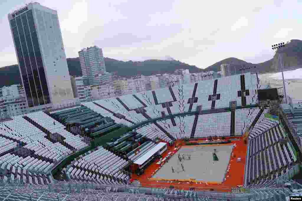 Арена, на которой пройдут соревнования по пляжному волейболу, расположена на пляже Копакабана