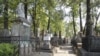 На 60-летнюю жительницу Петербурга завели уголовное дело из-за записки, оставленной ею на могиле родителей Путина