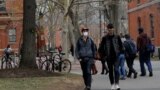 Америка: иностранных студентов пока не тронут