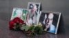 Цветы у Дома журналиста в память об Орхане Джемале, Александре Расторгуеве и Кирилле Радченко, убитых в Центральноафриканской Республике журналистах