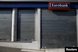Всю неделю в Греции не работали банки, был установлен лимит на снятие денег в банкоматах