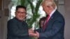 Дональд Трамп и Ким Чен Ын <a href="https://www.currenttime.tv/a/29283798.html" target="_blank">встретились</a> и пожали друг другу руки
