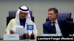 Министры энергетики Саудовской Аравии и России на встрече ОПЕК+ в декабре