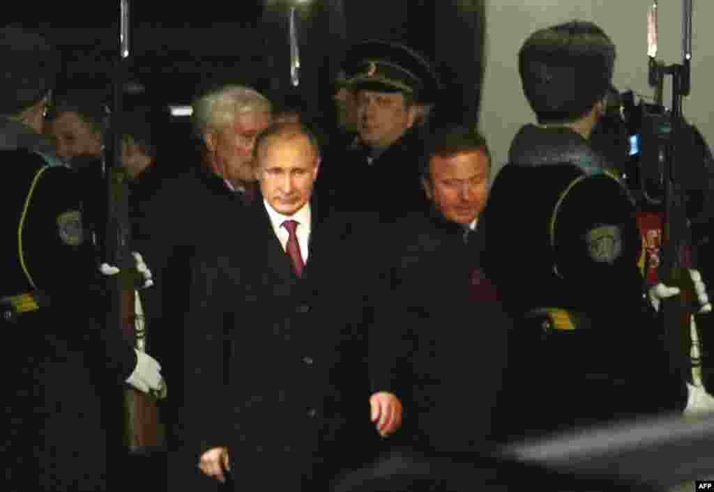 Президент России Владимир Путин сразу по прибытии в Минск. 11 февраля 2015 года.