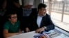 Саакашвили пытается вернуться в Украину: политик пересел с автобуса на поезд, состав остановили