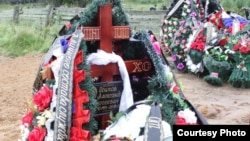 Могила погибшего на Донбассе десантника Кичаткина, фото "Псковская губернiя"