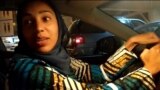 Девушка из Саудовской Аравии первый раз ведет машину в своей стране. И снимает видео