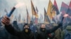 В Киеве маршируют "Азов" и "Правый сектор": требуют разорвать дипотношения с Россией