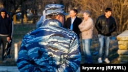 Силовики проводят обыск на крымскотатарском телеканале ATR. 26 января 2015 года. Фото krymr.org
