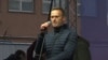 Врачи в Омске не разрешили перевозить Навального, хотя из Германии за ним прилетел самолет. Соратники: в организме политика нашли яд