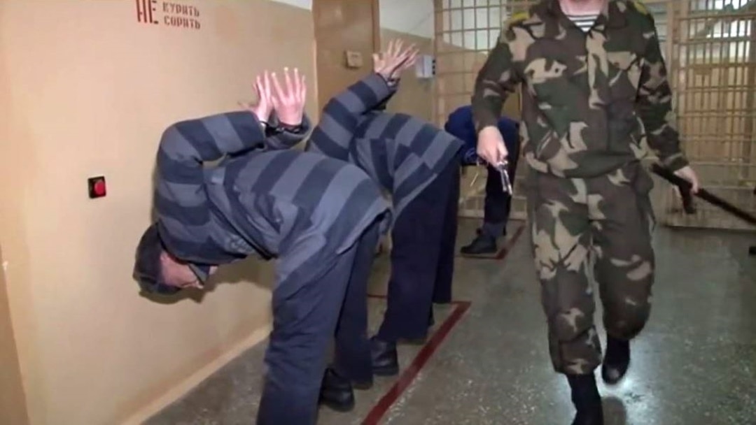 Секс заключенных в тюрьме - порно видео на рукописныйтекст.рф